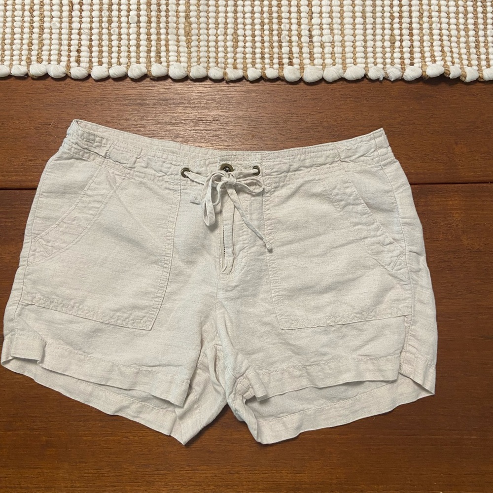 GAP Creme Cargo Shorts with Adjustable Waist